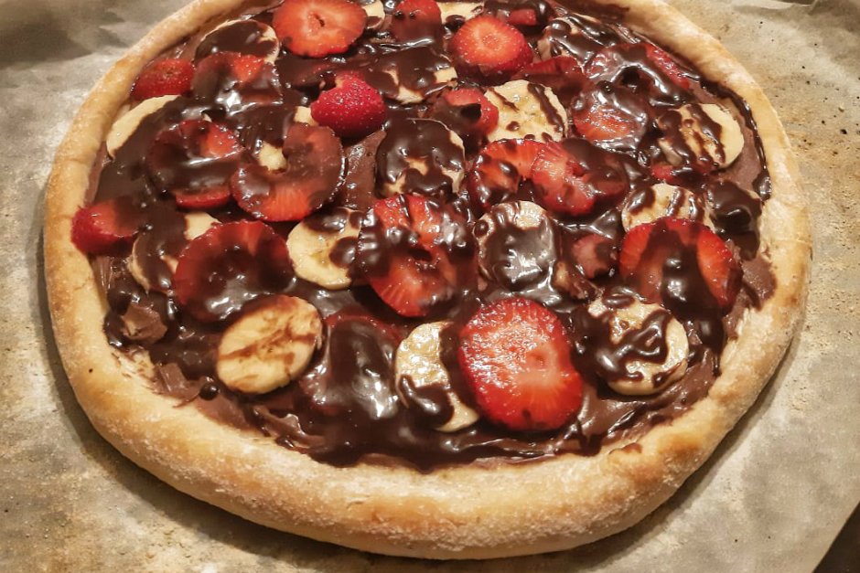 Chocolate & Strawberry Pizza